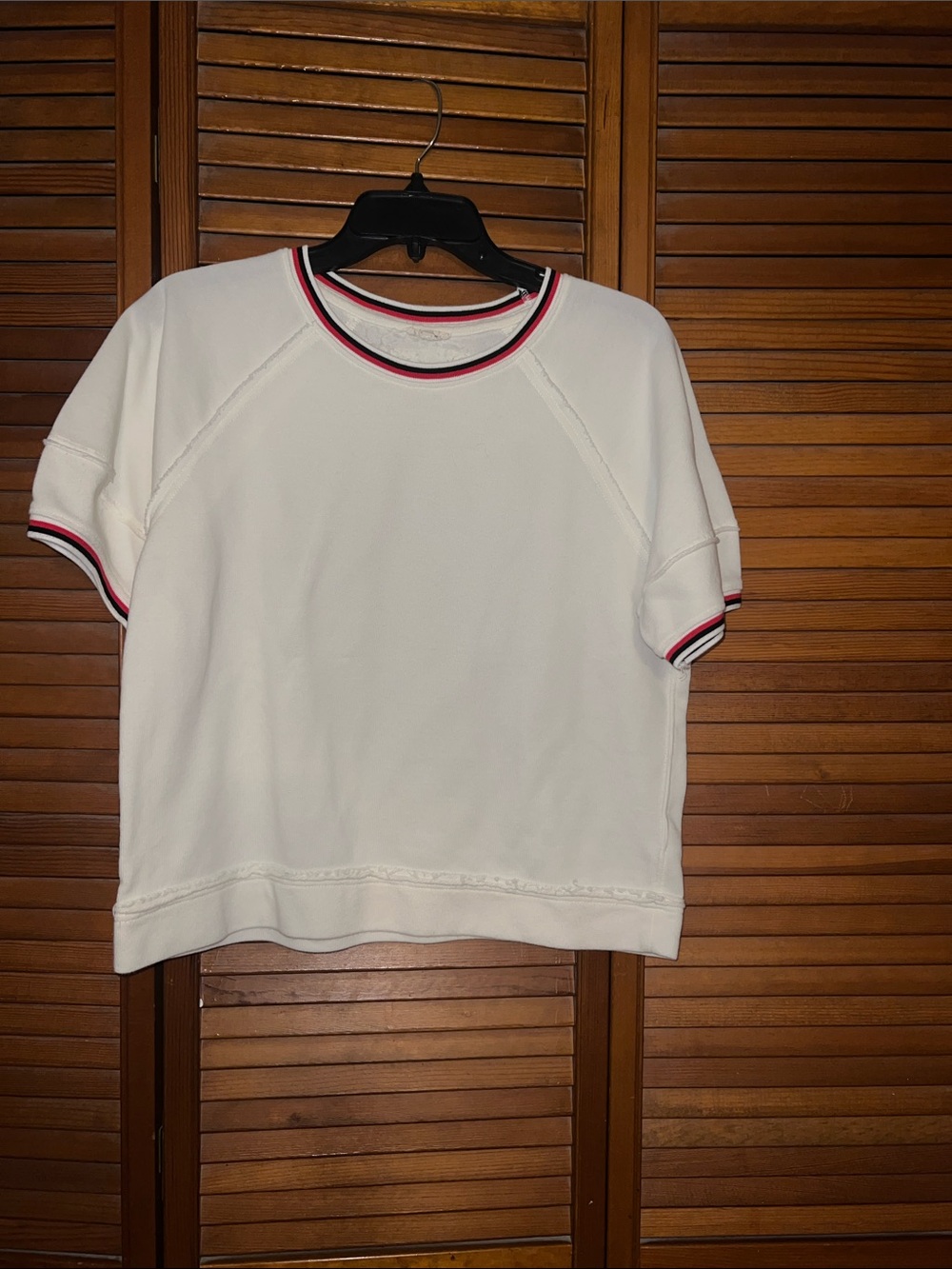 JODIFL White Short-Sleeve Sweatshirt with Red and Navy Trim